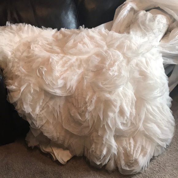 Used Wedding Gown 👰 - Picture 3 of 8